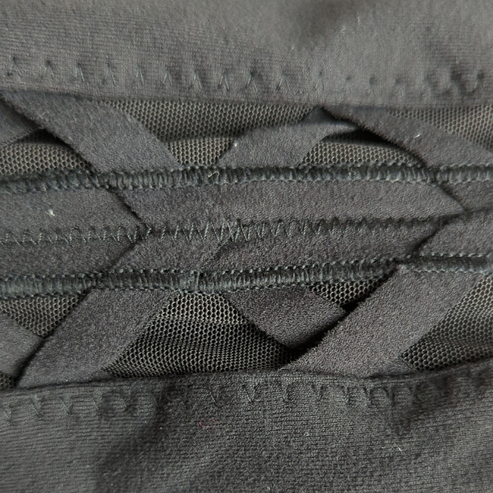 Lululemon Black Leggings with Side Accents - Picture 4 of 7